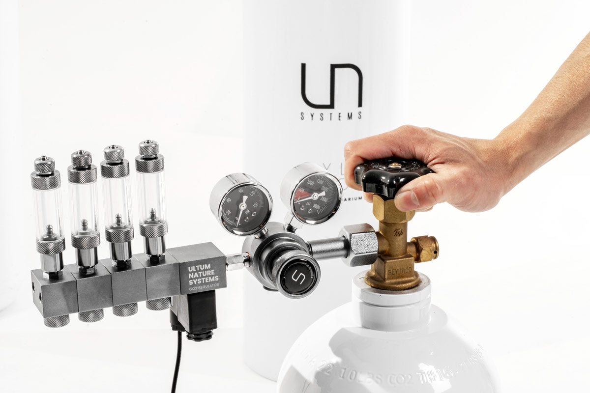 Shop UNS Pro CO2 Dual Stage Regulator CO2 - Glass Aqua