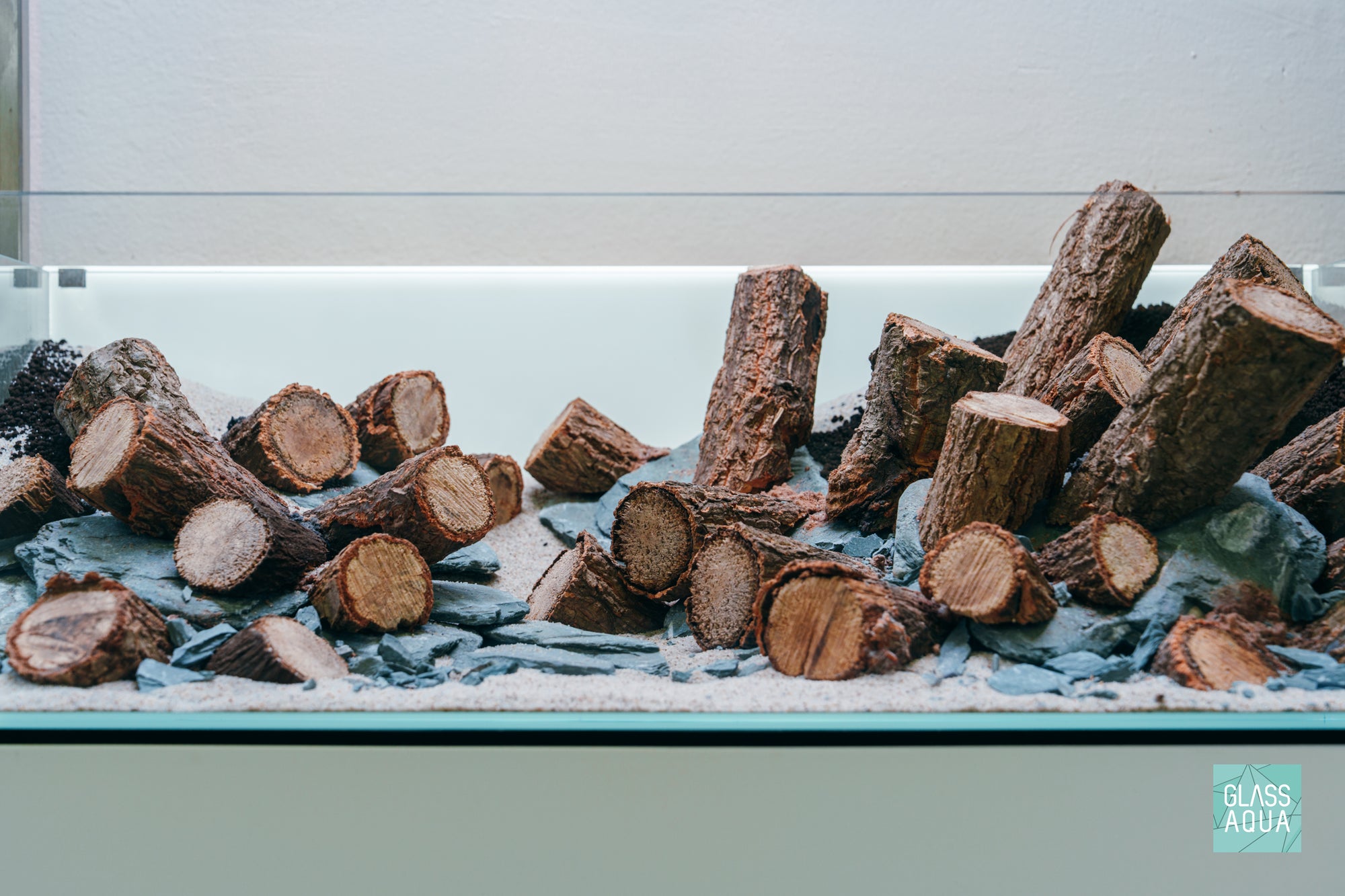 Planted Aquarium Tank Aquascaping Hardscape Log Wood and Grey River Slate Stone