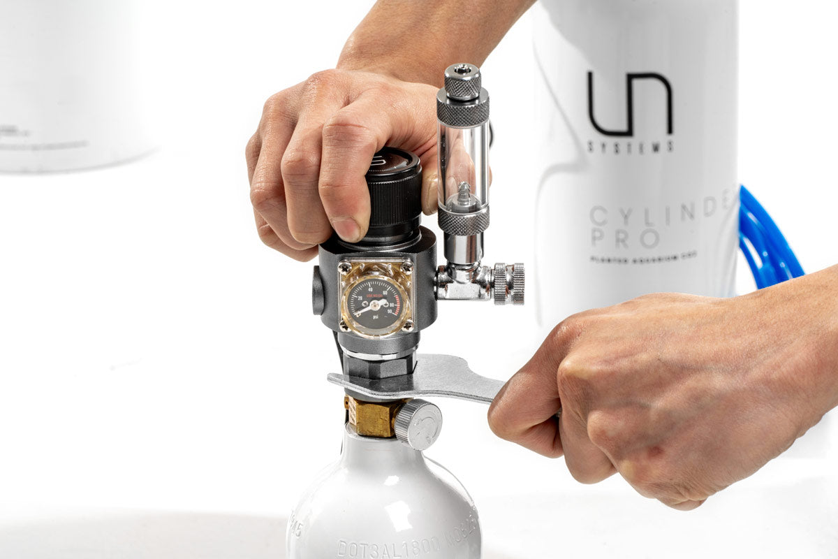 Shop UNS Mini CO2 Dual Stage Regulator CO2 - Glass Aqua