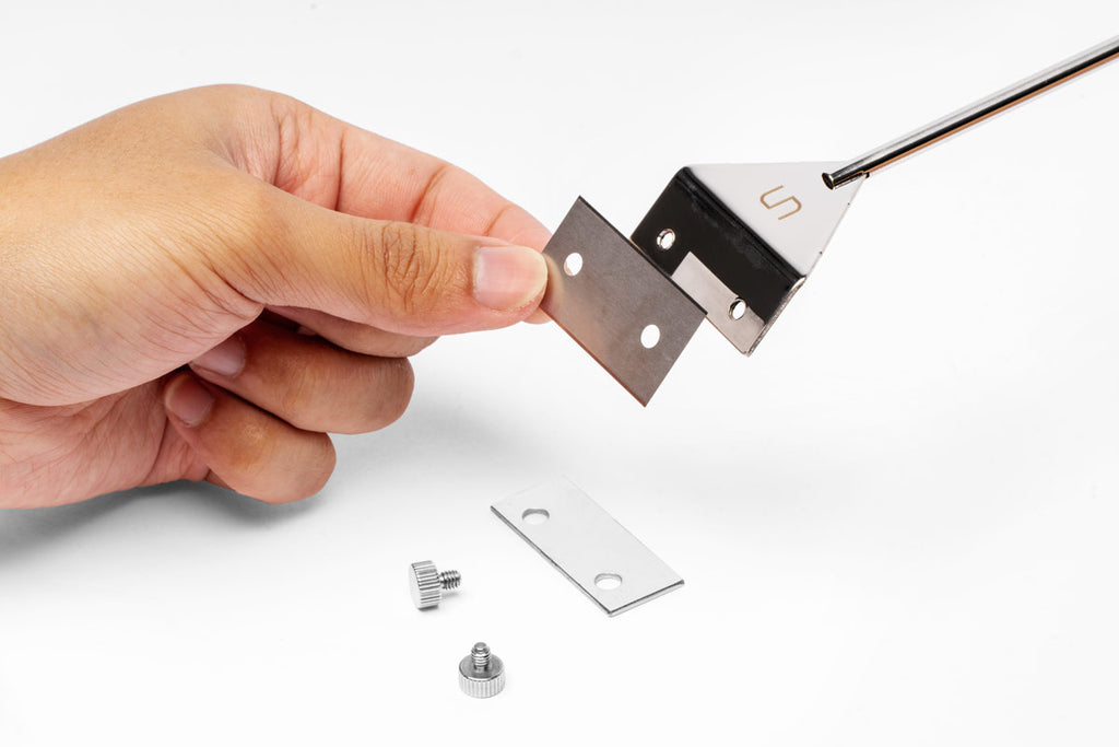 UNS Algae Scraper blade installment photo for planted aquariums and aquascaping