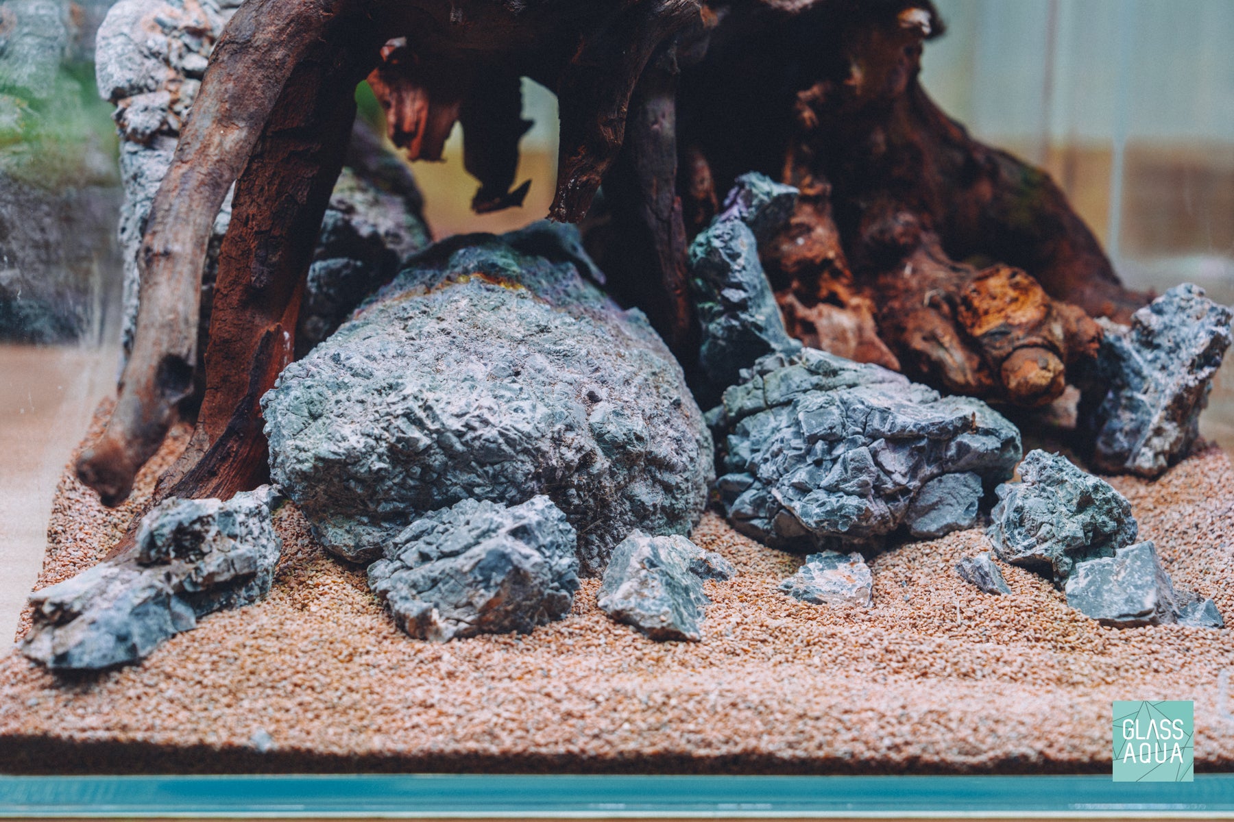 Supporting aquarium rocks in Quick Scape 159 by Glass Aqua