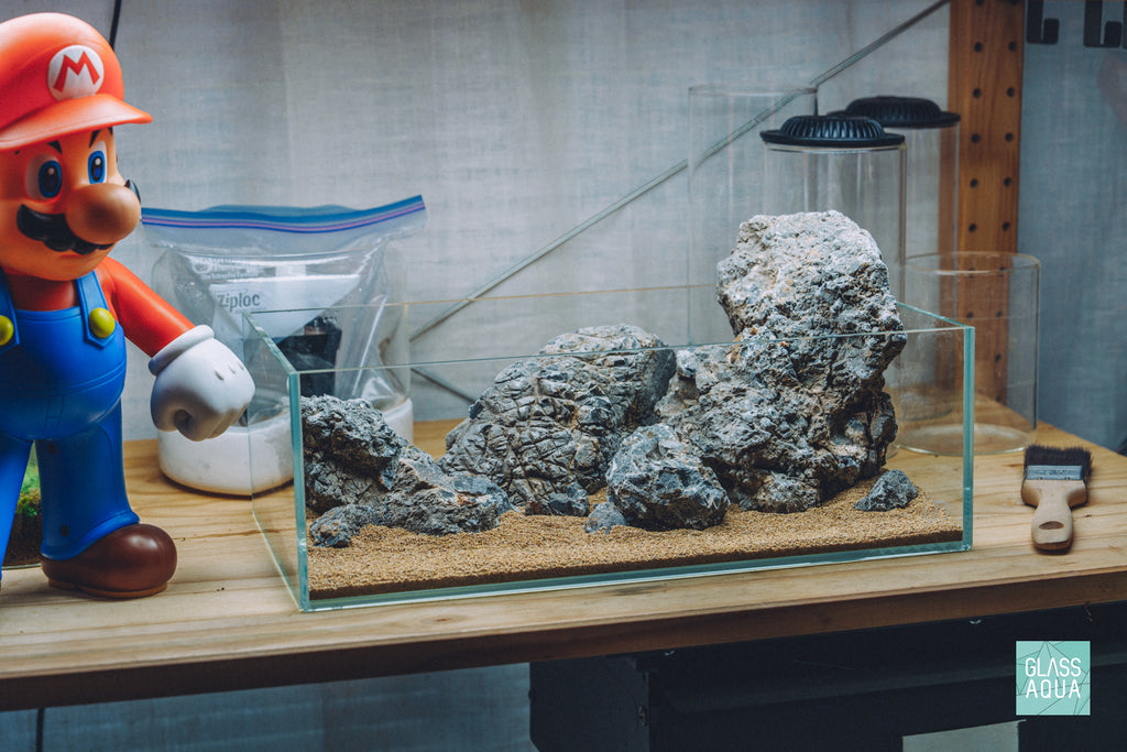 Angled photo of Quick Scape 160 in UNS 5S shallow rimless aquarium