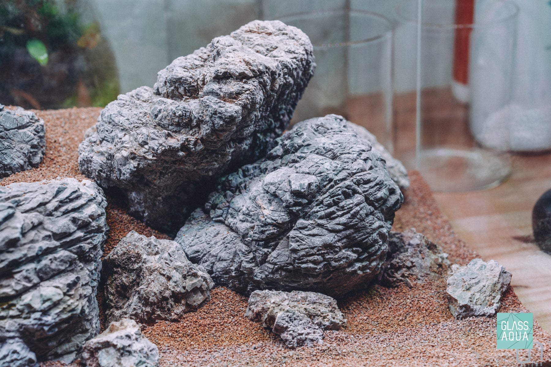 Quick Scape 163 Readymade aquacape layout in UNS 5N nano tank by Glass Aqua