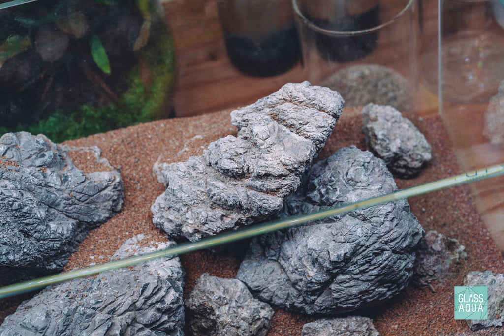 Quick Scape 163 aquarium rock details in UNS 5N nano tank by Glass Aqua