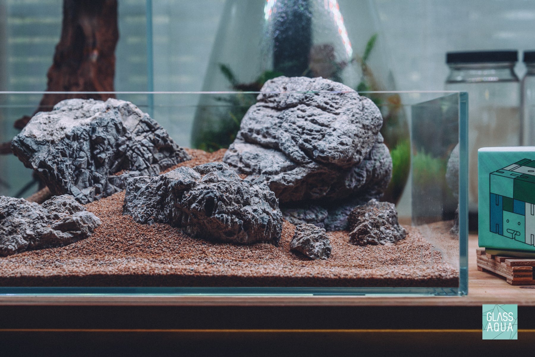 Detail photo of aquariums rocks in Quick Scape 164 by Glass Aqua