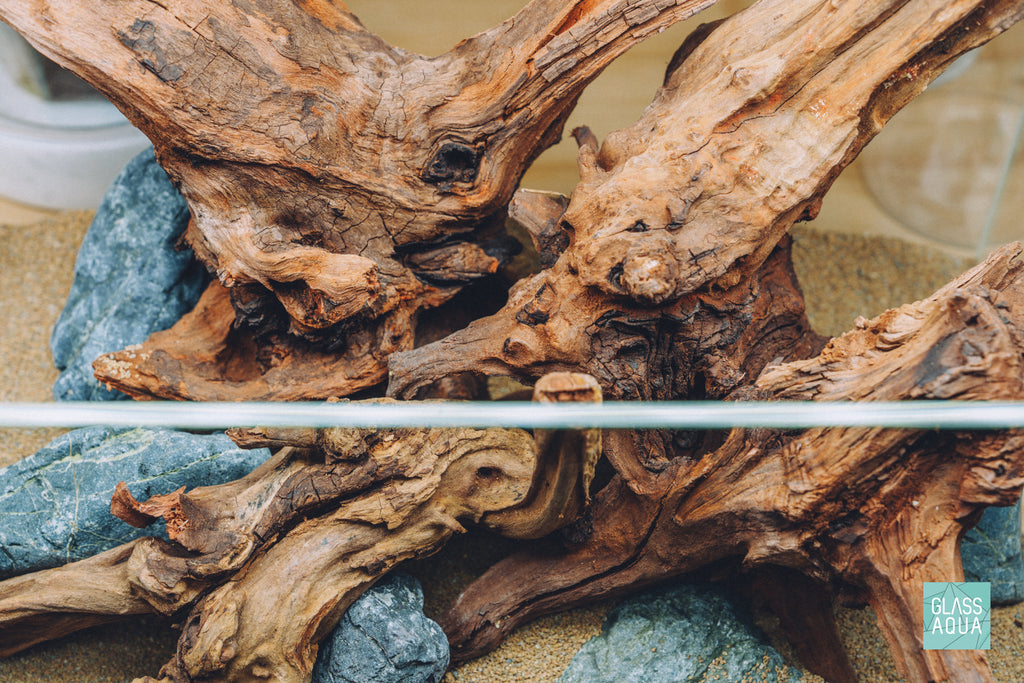 Overhead photo of Quick Scape 165 in the UNS 5N nano rimless aquarium