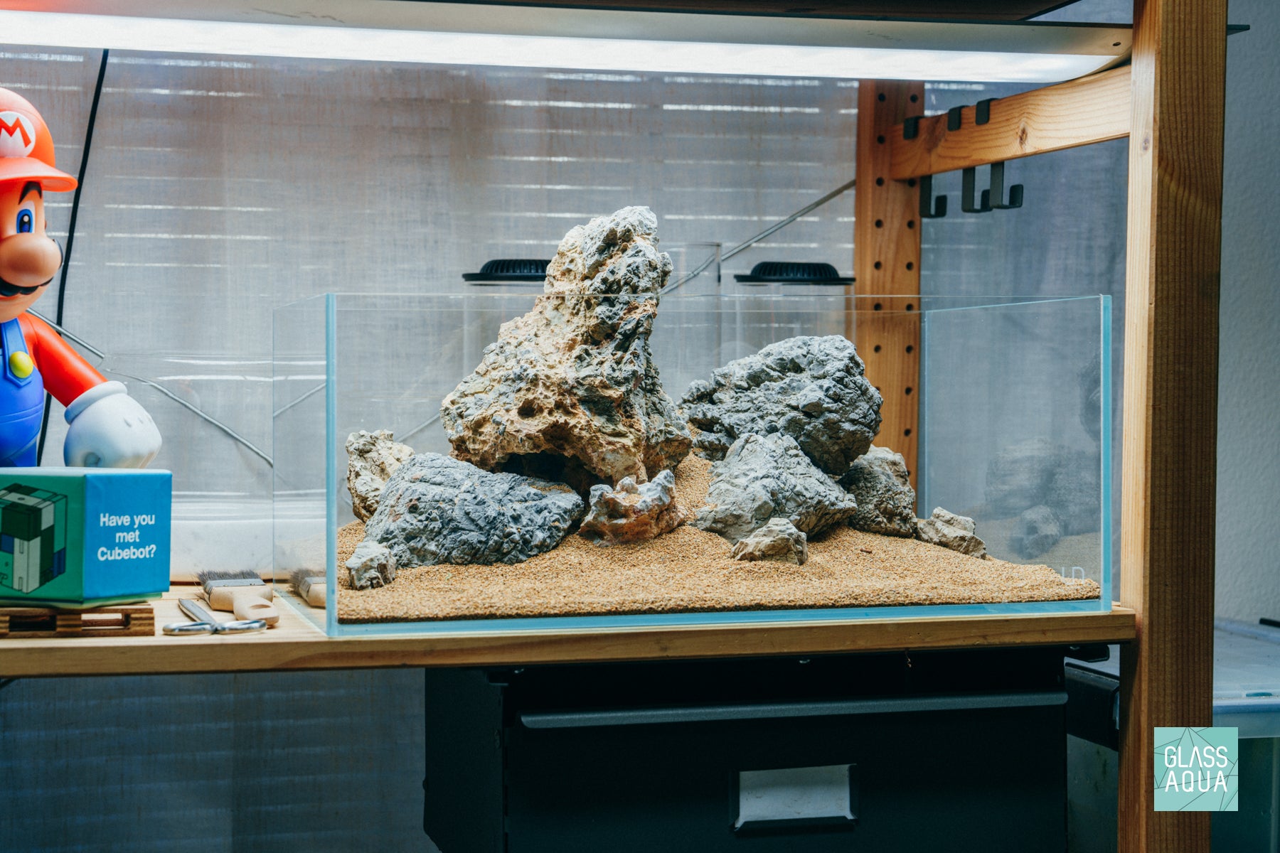 Quick Scape 167 Iwagumi aquascape in UNS 5S shallow rimless aquarium