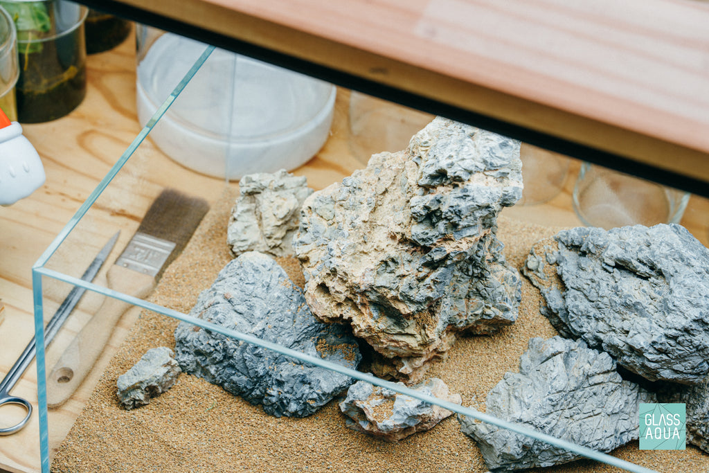 Overhead photo of aquarium rocks in Quick Scape 167 by Glass Aqua